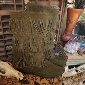 Minnetonka Green Fringe Moccasin Boots
